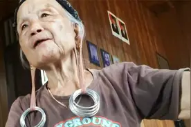 女孩想要变美嫁人，就要把耳朵拉长半米