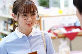 男人偷窥美女邻居，还和她谈恋爱，没想到对方是恶魔视频封面
