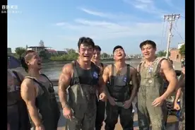 村支书回应网红李维刚盘鱼塘被村民哄抢：他为流量自导自演视频封面