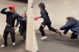 美国女子试图扯掉特朗普支持者的帽子，追赶时直接脸刹在站台上视频封面