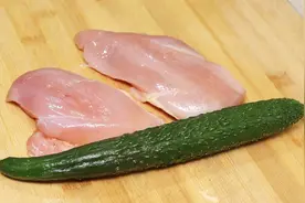 黄瓜搭配鸡胸肉，教你个不一样的吃法，鲜嫩不柴，我家待客必做菜