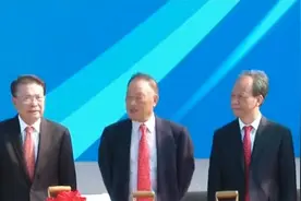 广东最有钱的10位富豪揭晓，第一名超2000亿，他来自哪个行业？视频封面