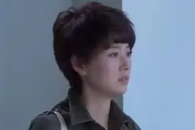 美女裹着浴巾开门，门外是未来婆婆，这下有好戏看了视频封面