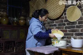 快过年了，做坛甜米酒，放被窝发酵四天就出好多酒，很甜