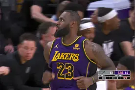 NBA精彩时刻：手感火热！詹姆斯连中三分球 连续1200场得分上双视频封面