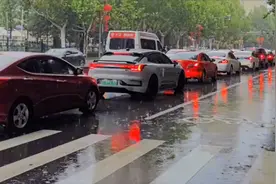 暴雨+内涝+山洪！北京三预警齐发，周一早高峰交通压力突出视频封面