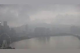 深圳暴雨预警升级！部分列车停运！全市进入暴雨防御状态视频封面