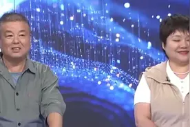 过多的脂肪沉积在肝脏中，没地方去了，只能渗透到胰腺中