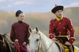 如懿传：皇上带如懿到草原上骑马，俩人在草原驰骋，承诺一起到老视频封面