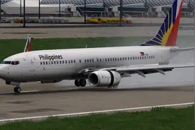 菲律宾客机落地深圳机场时，机尾黑烟滚滚，一看就知道重着陆了！视频封面