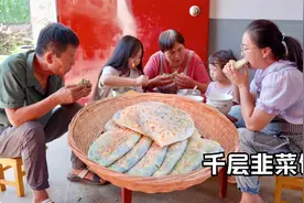 割一把韭菜，烙几个千层韭菜饼，层层美味！视频封面