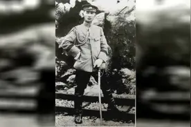 小凤仙晚年痴呆，临死前紧攥蔡锷照片，蔡后人：我父亲从没爱过她视频封面