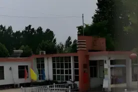 江苏沭阳15岁少年在一中学门口被13岁男孩刀捅身亡 当地回应视频封面