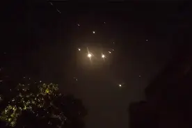 报复开始！伊朗向以色列发射数十架自杀式无人机以及弹道导弹视频封面