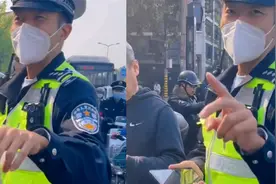 女子路上被交警男友拦下开罚单，男友义正严词眼睛却笑弯：严肃点视频封面
