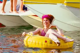 女人在水上乐园游玩一定不能穿比基尼视频封面