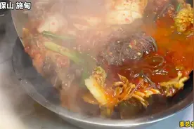 云南保山乡镇鱼馆只卖一道菜，鲤鱼18块一斤，人均20元吃到撑视频封面