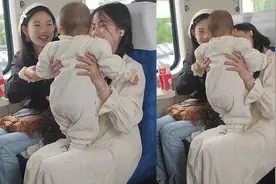 萌娃见漂亮女生扑其怀里玩耍，身后妈妈全程被无视，女生颜值亮了视频封面