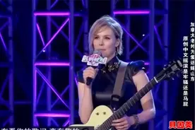 她是个外国女孩，中文歌居然唱得如此迷人，竟是为拍中国婆婆马屁视频封面