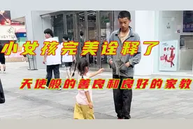 脏兮兮的的男孩，眼巴巴盯着桌子，吞咽着口水，随后瞬间感动视频封面