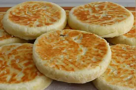 农村烙糖饼的做法，外酥里甜过程不难，孩子大人都喜欢