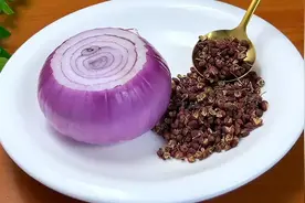 洋葱搭配花椒，没想到作用太厉害了，连续坚持10天，你会有大惊喜视频封面