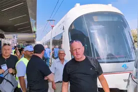 中国承建以色列轻轨，24公里218.8亿元，8小时乘客量超过100000人视频封面