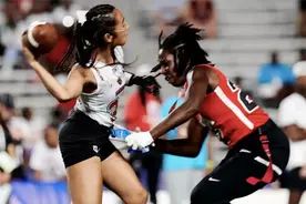 绝对吸引眼球！美国女子橄榄球比赛精彩集锦，护具这么少吗？