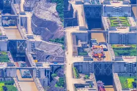 三峡大坝五级船闸全过程，看着内心激动澎湃