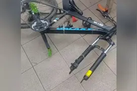 网友小孩骑行车去上学，本村人恶意拆掉轮胎，不止一次两次！视频封面