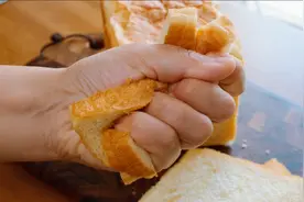 夏季高温下怎么做吐司，保姆级手揉蓬松柔软的植物油白吐司视频封面