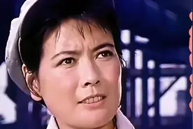 七十年代革命歌曲《工人阶级上战场》超好听，勾起一代人的回忆。