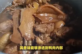 鸭肉腥味大？不是焯水时间短，加入这4种香料，鸭肉鲜嫩还不腥视频封面