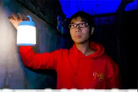 挑战面无表情逛鬼屋，前方女鬼太高能，方伟一秒破功