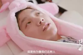医者：男孩脊椎侧弯，医生往他脊柱钉入19颗螺钉，每个比手指还大视频封面