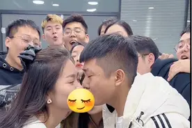 抠门老板剪绳发奖金，专治不开心#办公室游戏#欢乐办公室视频封面