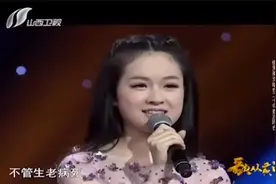 父亲太年轻，父女组合惹误会，合唱《九九艳阳天》太美了视频封面