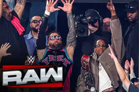 RAW1650：屋顶掀翻！说唱歌手Travis Scott和杰乌索一起入场视频封面
