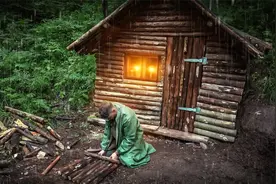 一直有个野外生活梦想，经历几十个日夜在森林里建造，终于实现了