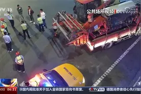 浙江 收割机被拒上高速？当地回应因车身超长视频封面