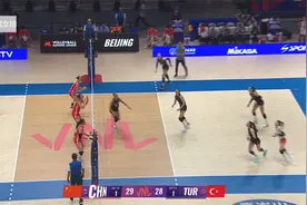 一度落后8分！中国女排VS土耳其 局末疯狂大逆转！31-29！沸腾