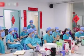 00后孕妈产检发现胎儿畸形，却执意选择保胎，孩子生下来瞬间傻眼视频封面