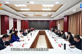 【议政论是】代表委员审议讨论政府工作报告视频封面