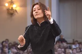 那么帅的女指挥给我们带来：斯特拉文斯基《火鸟组曲》视频封面