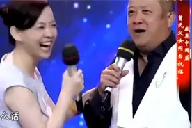 曾志伟和女儿同台演出！父女俩一举一动实在太像，幽默对话太搞笑视频封面
