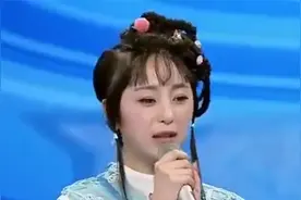 回顾！女孩长相似林黛玉，一上台迷倒所有人，主持人直呼太像了！视频封面