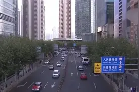 保姆专门和岁数大老伯结婚，送走四位老伯，房子分得几百万视频封面