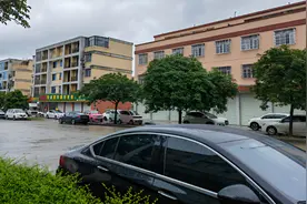 广西防城港暴雨预警升级为红色 伴有雷电大风视频封面