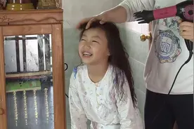 小女孩每天都要甩头几百上千次