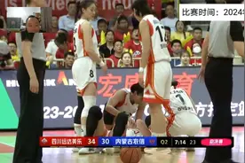 正播wcba总决赛，四川女篮vs内蒙古，李梦被肘击裁判选择视而不见视频封面